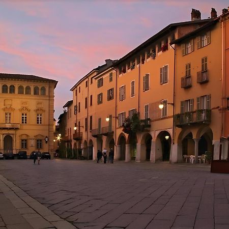 Centro Storico Luminoso Spazio Al Piazzo Biella Bagian luar foto